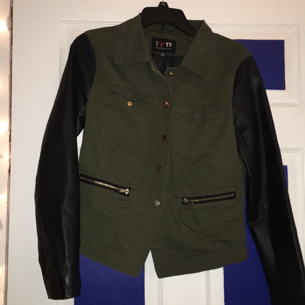 Hunter green jacket with black sleeves.